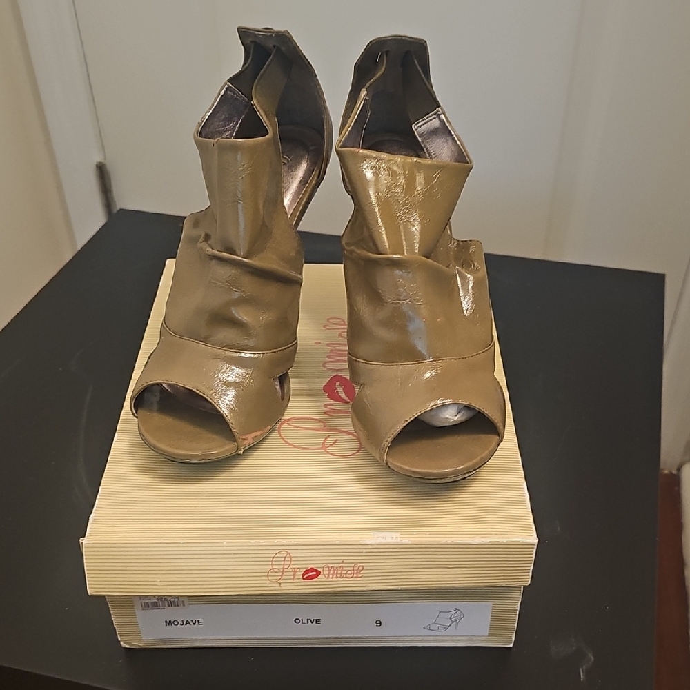 Promise Green High Heels with Cutout Details